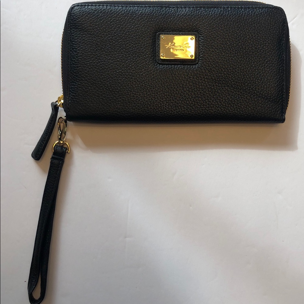 NWOT Kenneth Cole Wristlet